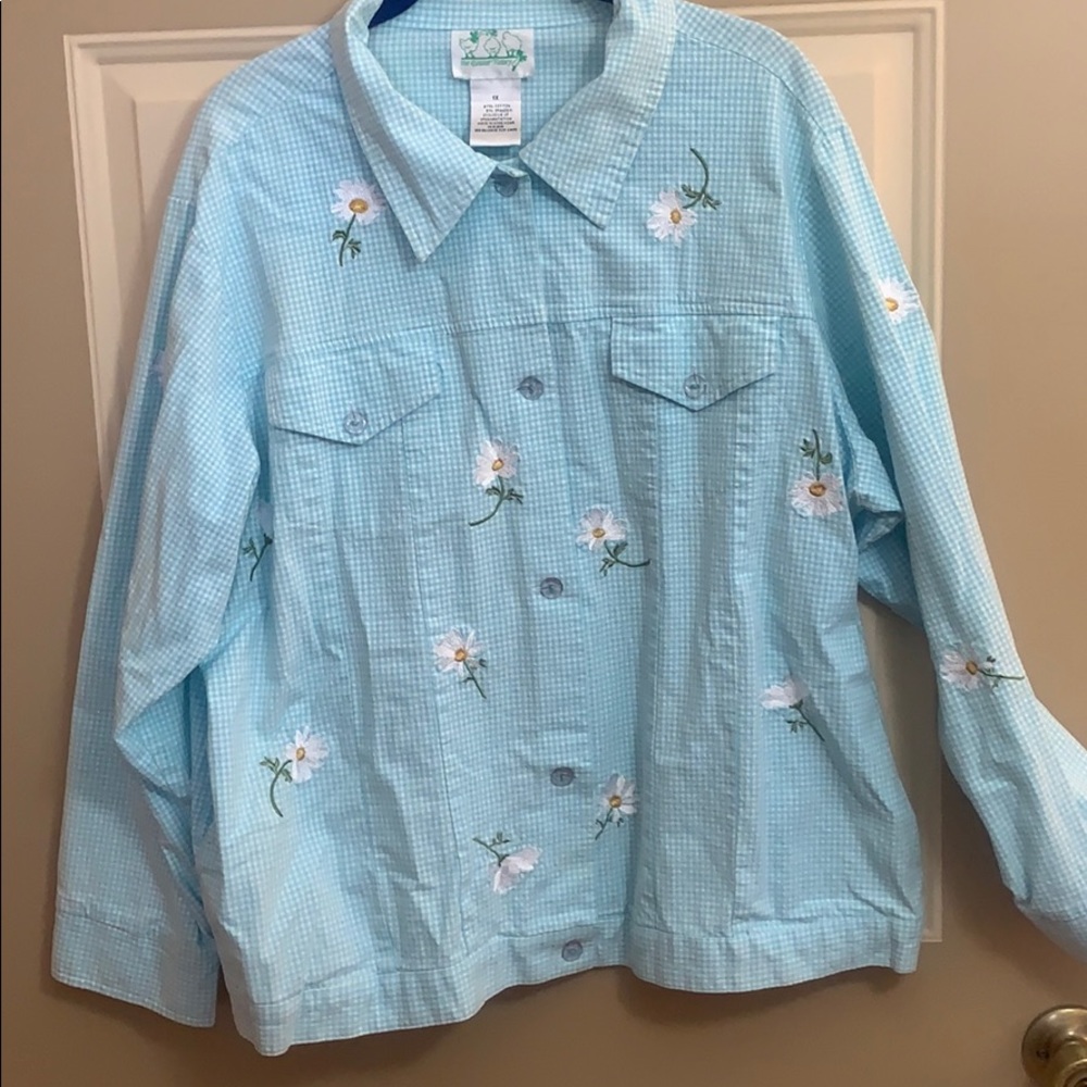 QF light weight gingham jacket with daisies.  1X